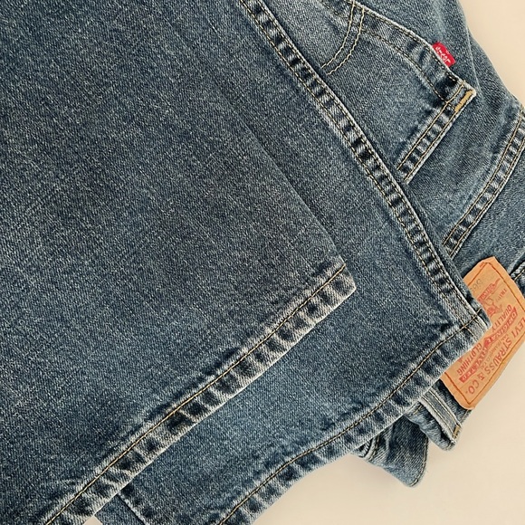 ⭐️Host Pick⭐️ Men’s Levi’s 569 Jeans 32x32 - Picture 3 of 5